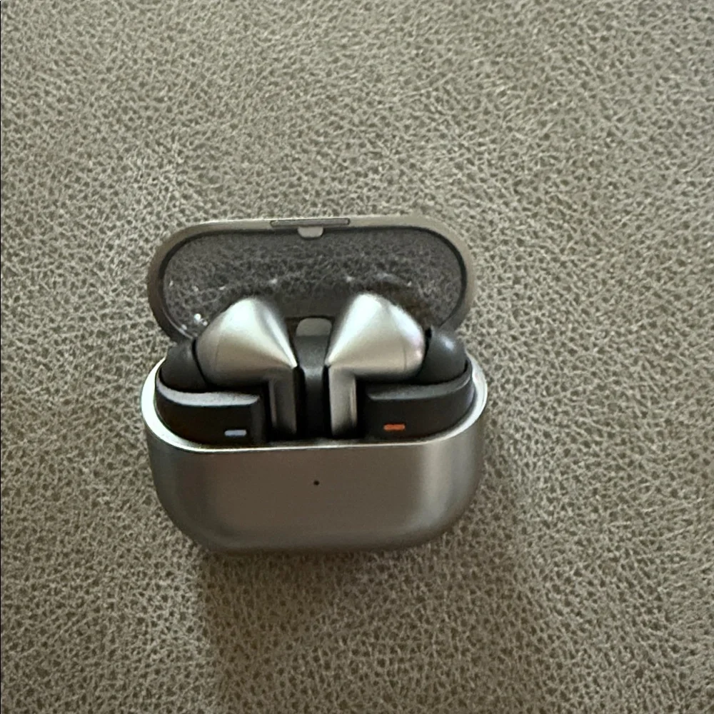 Samsung Galaxy Silver Wireless Earbuds